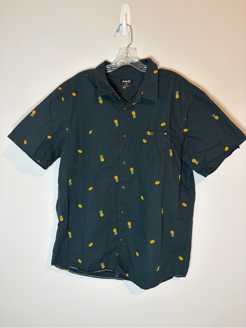 Hurley Navy Short-Sleeve Button-Up Shirt with Yellow Pineapple Print Tropical XL